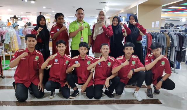 Tema Kebekerjaan, dilakukan Kunjungan Industri