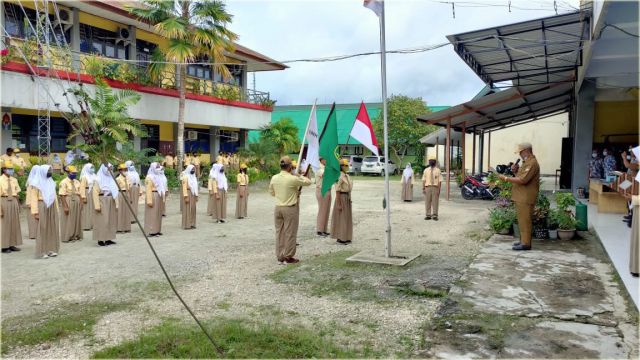 PELANTIKAN PENGURUS  ORGANISASI INTRA SEKOLAH  OSIS  SMKS YAPIS BIAK TAHUN PELAJARAN 2020-2021