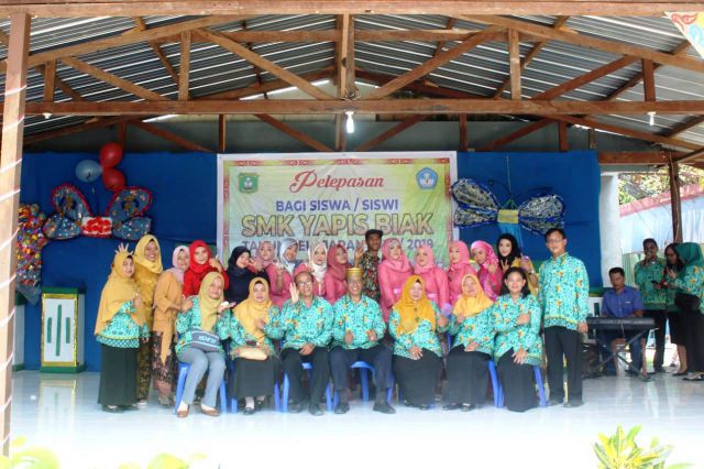 Pelepasan Siswa SMK Yapis Biak Tahun Ajaran 2018/2019