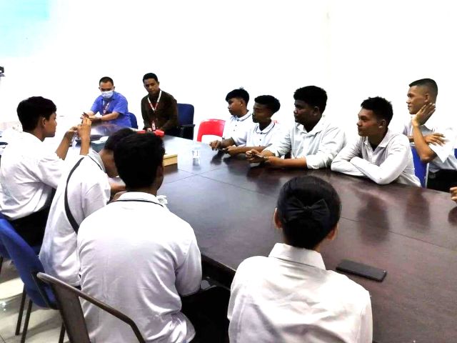 Tujuh Belas Siswa SMKS Yapis Ikuti Magang Industri