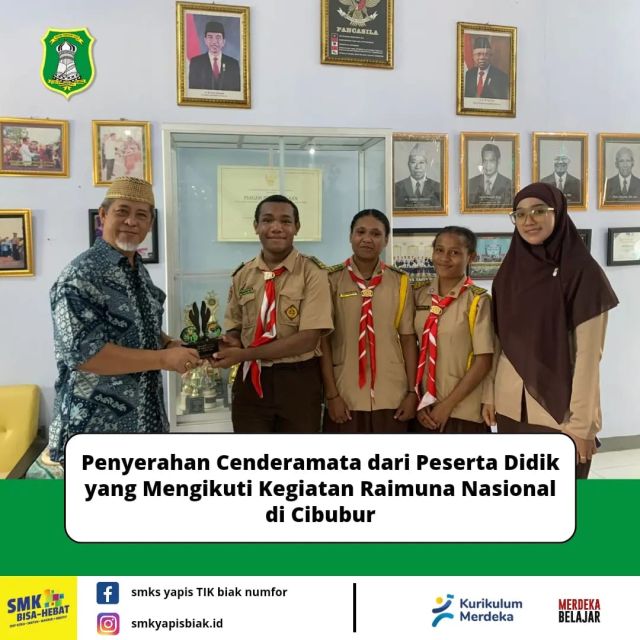 Penyerahan  Cinderamata Pramuka Cibubur